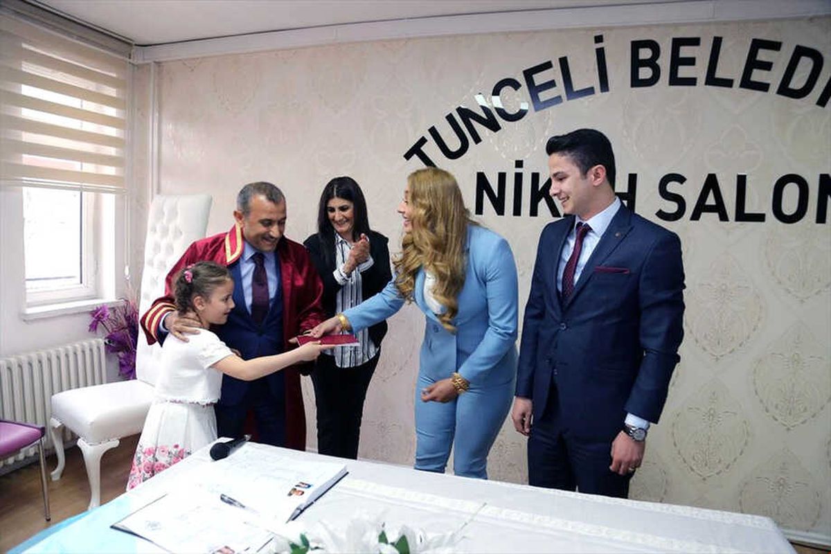 Vali Sonel, Polis Çiftin Nikahını Kıydı