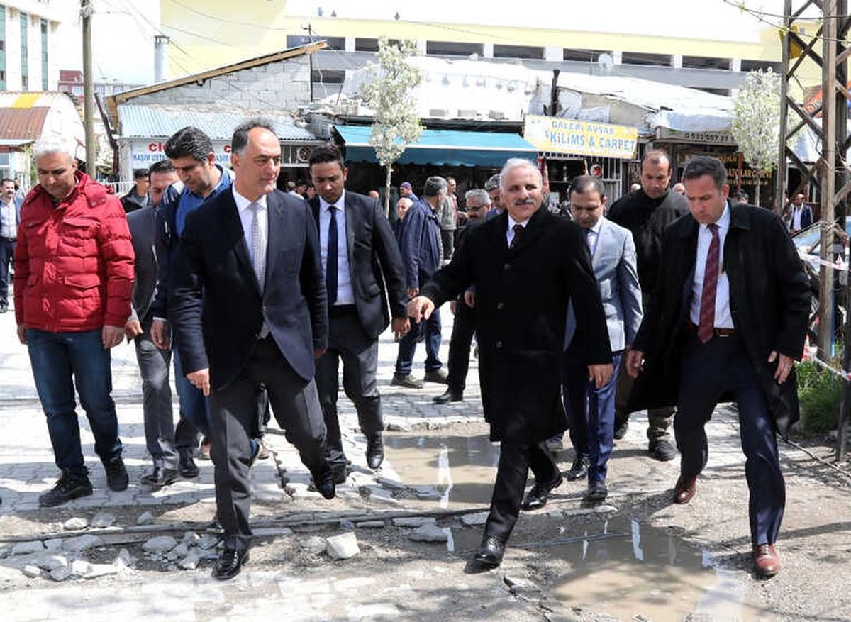 Van\'da \'Kent Meydanı\' İçin Yıkımlar Başladı