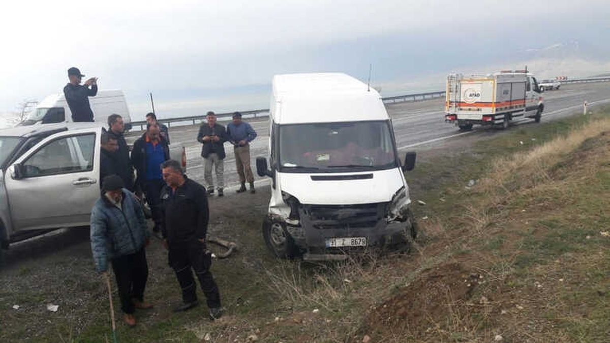 Van\'da Trafik Kazası; 2 Yaralı