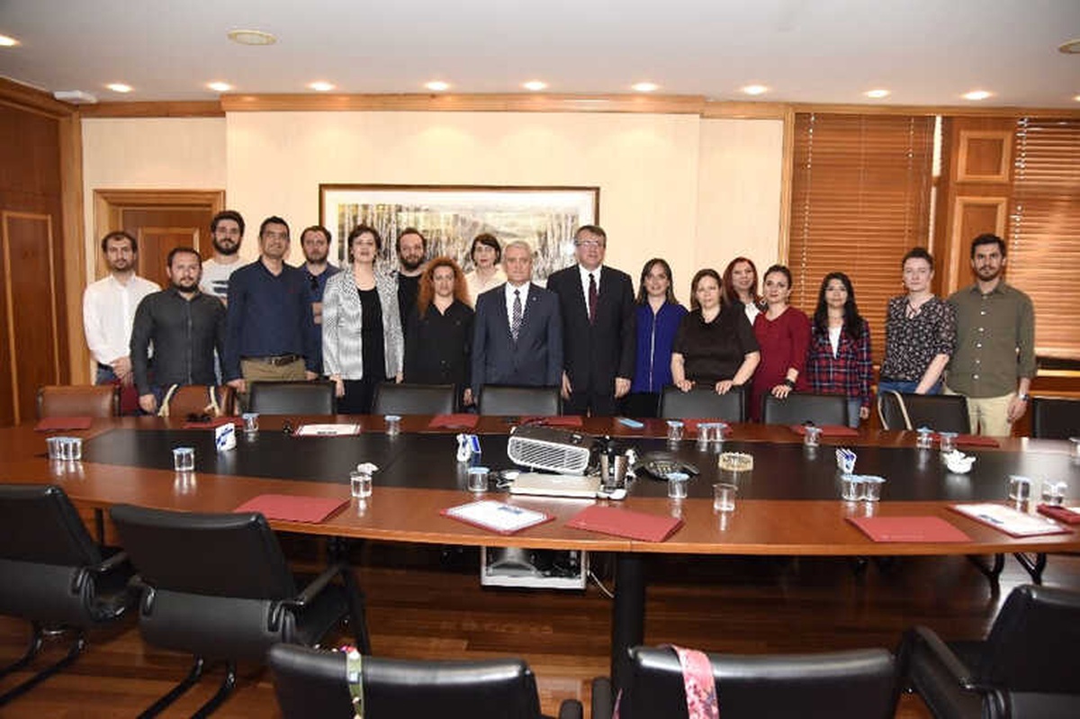 Ana-Dil: Türkçe\' Proje Ekibi Rektör Gündoğan\'ı Ziyaret Etti