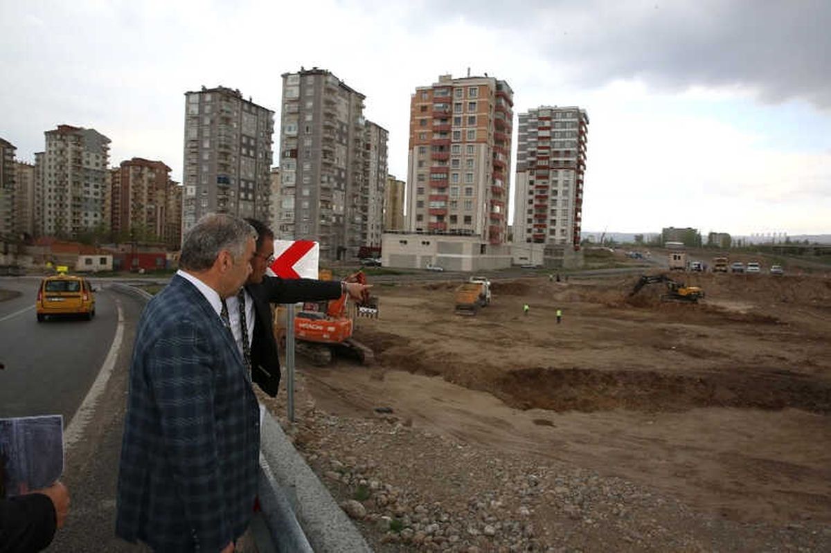 Başkan Çelik, Orgeneral Hulusi Akar Bulvarı\'nda İncelemelerde Bulundu