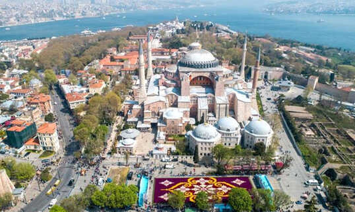 Dünyanın En Büyük Canlı \'Lale Halısı\'