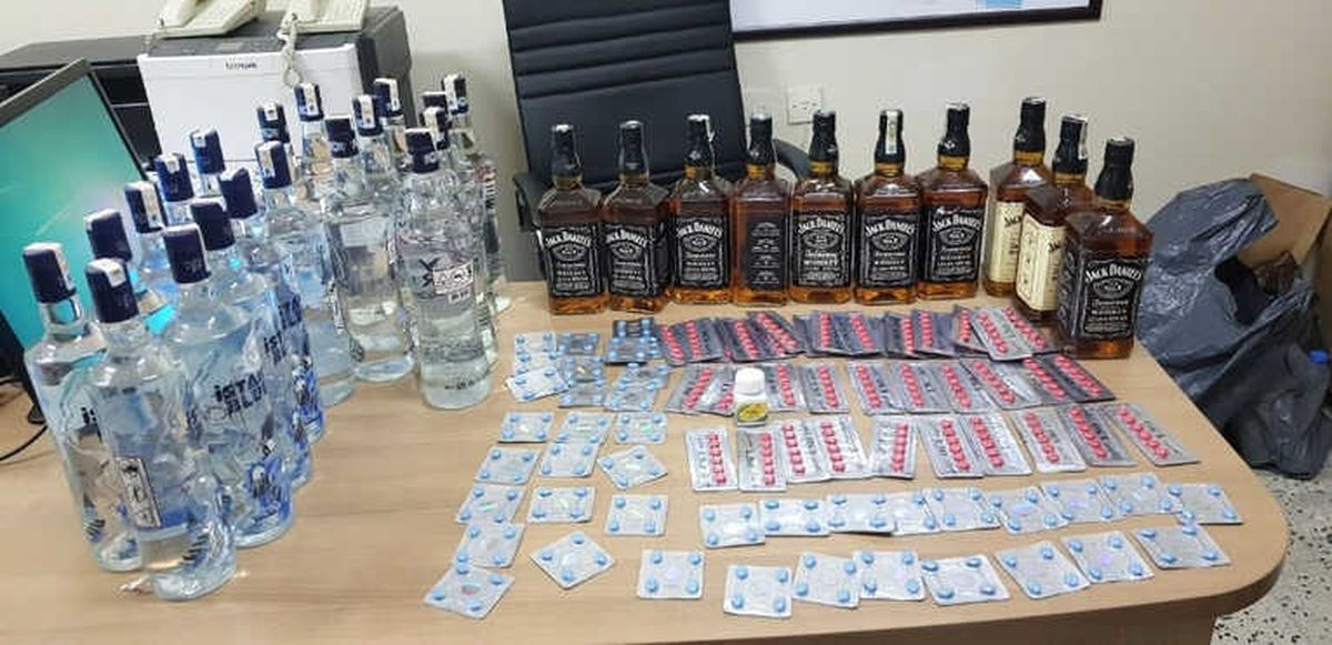 Durdurulan Araçta Kaçak İçki ile Cinsel Haplar Ele Geçirildi