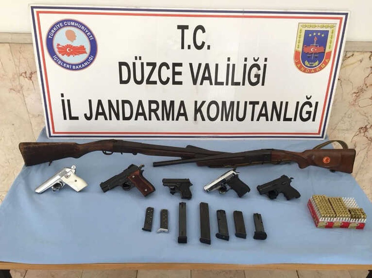 Düzce\'de Silah Kaçakçılığına Jandarma Baskını