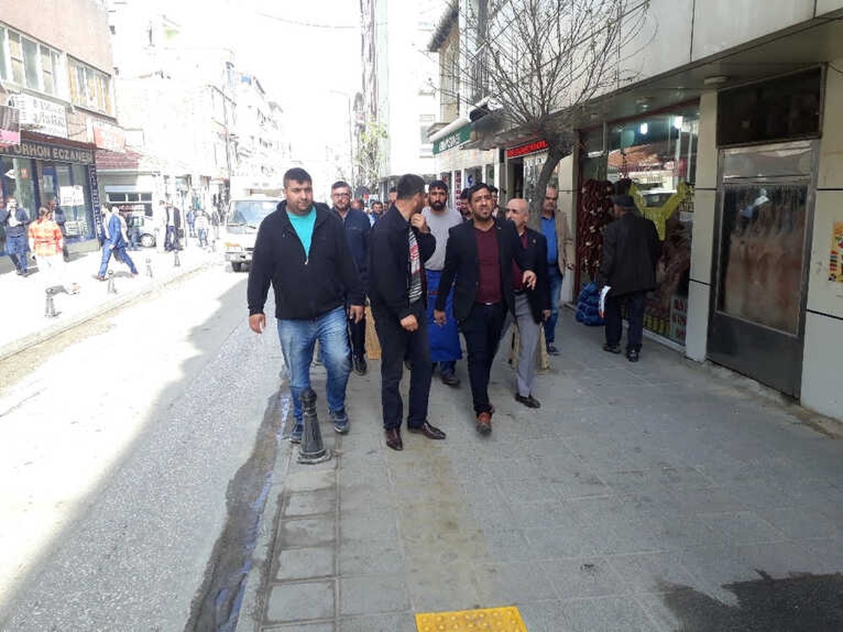 Edirne\'de Pazarcı Esnafı Süpermarketi Bastı