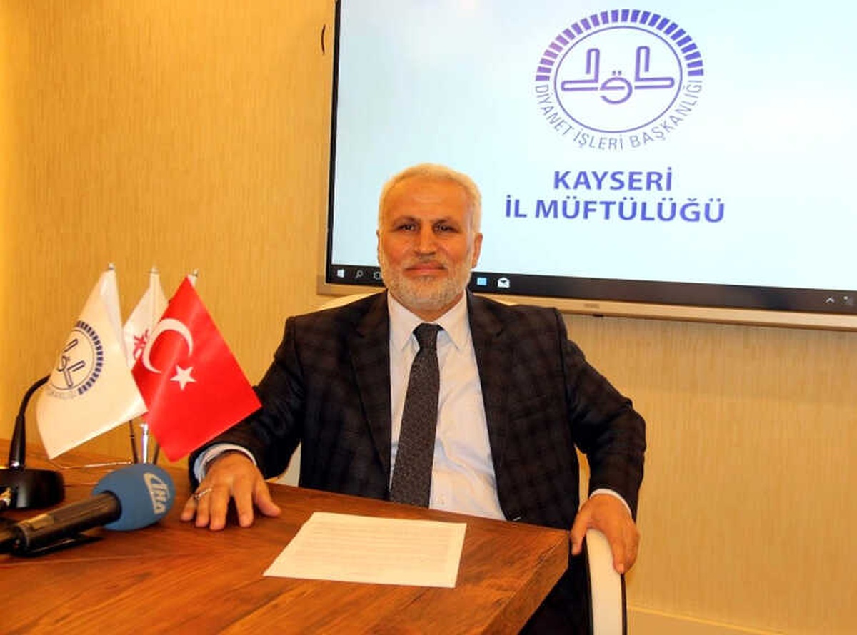 İl Müftü Yardımcısı Tandoğan Topçu: "Kandil Gecelerini Fırsat Olarak Değerlendirmeliyiz"