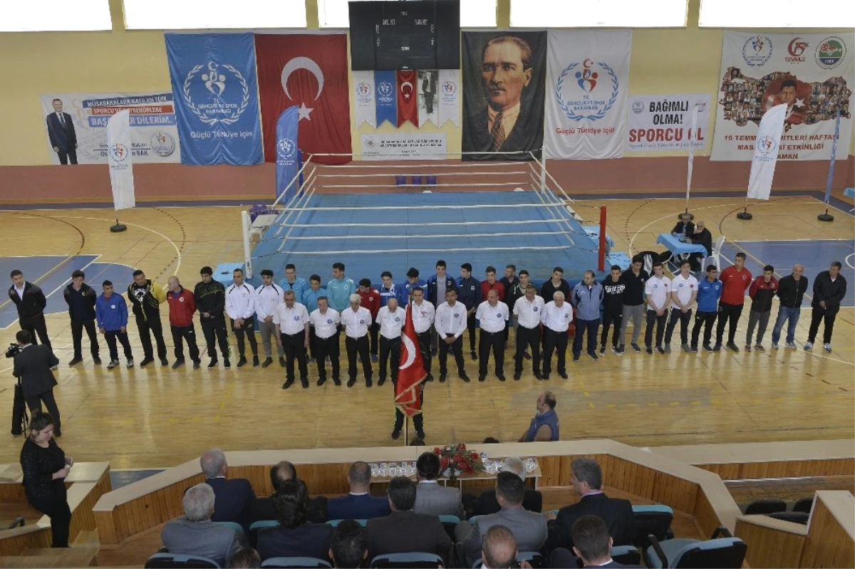 Karaman\'da Üniversitelerarası Boks Şampiyonası Başladı