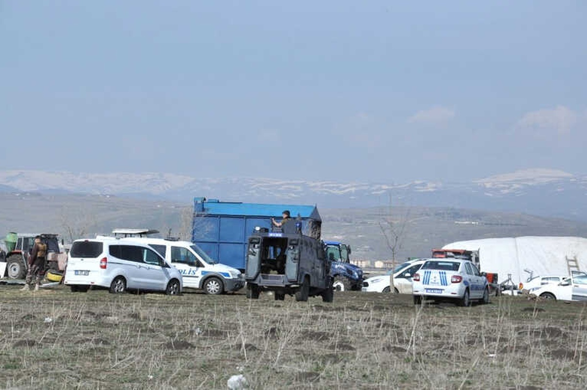 Kars\'ta Arazi Kavgasında Silahlar Çekildi