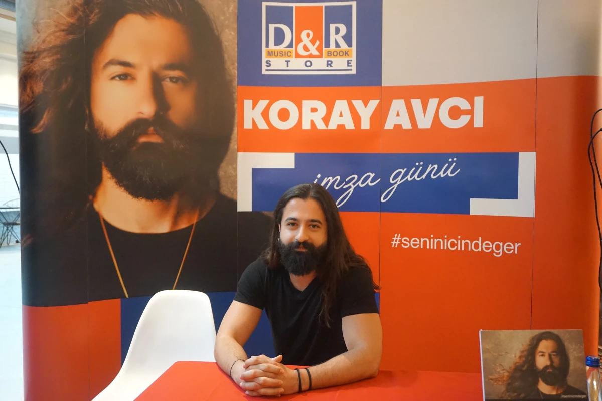 Koray Avcı Yeni Albümünün İlk İmza Gününde D&R\'da Yoğun İlgi