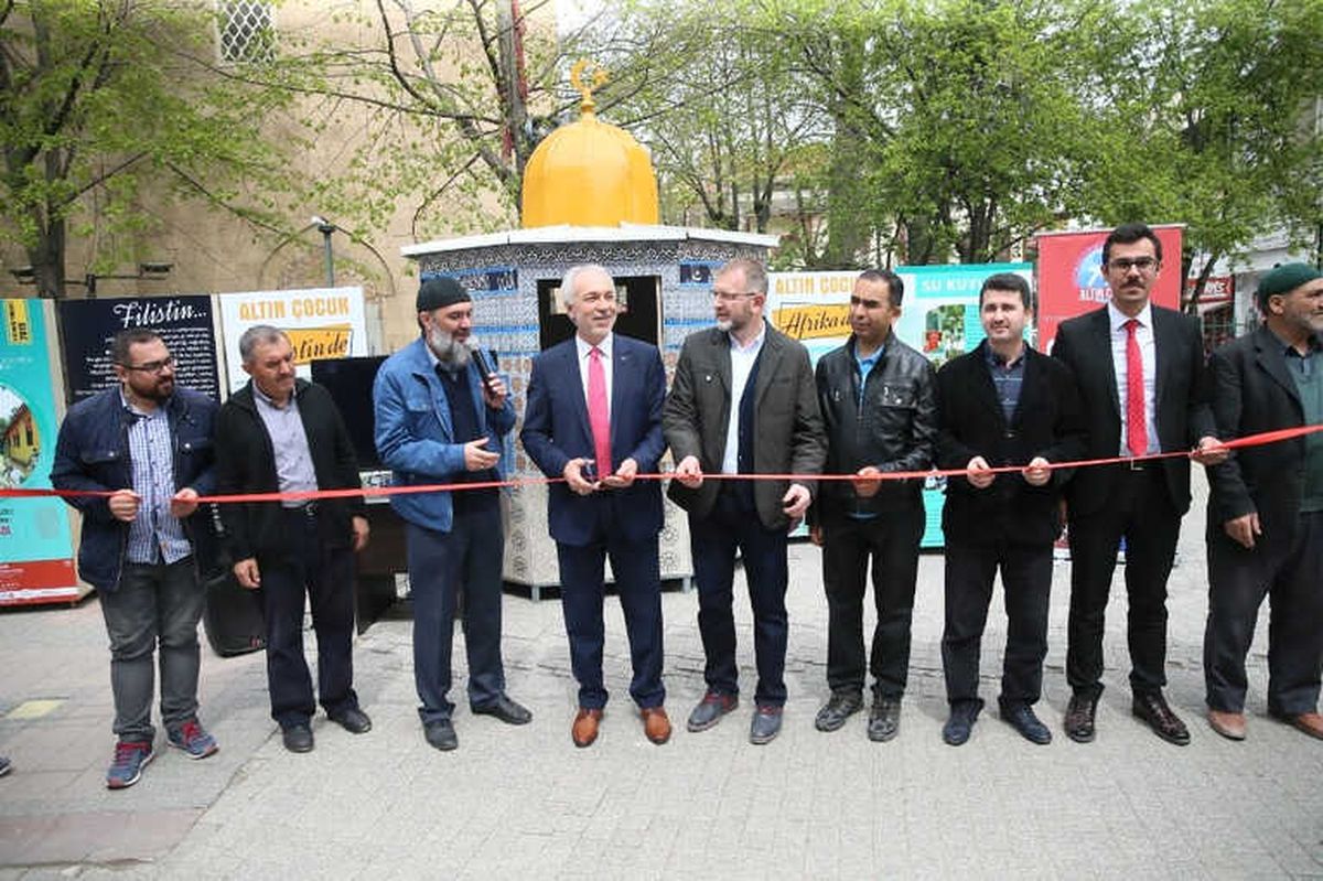 Kudüs\'e Yardım İçin Oluşturulan Standın Açılışı Başkan Saraçoğlu Yaptı