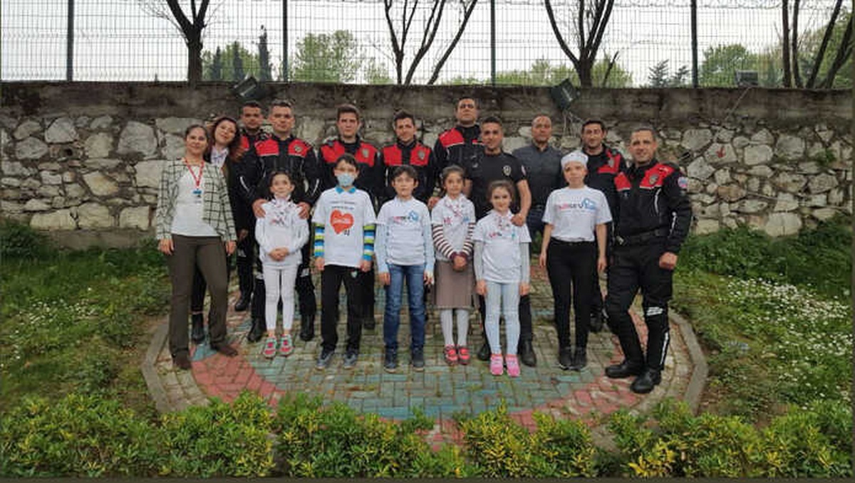 Lösemili Çocuklar, Polis Abi ve Ablalarını Unutmadı!