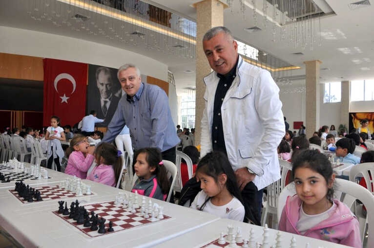 Manavgat Belediyesi\'nden 23 Nisan Satranç Turnuvası