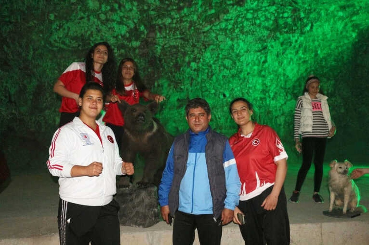 Milli Boksörler Yerin 150 Metre Altında İdman Yaptı