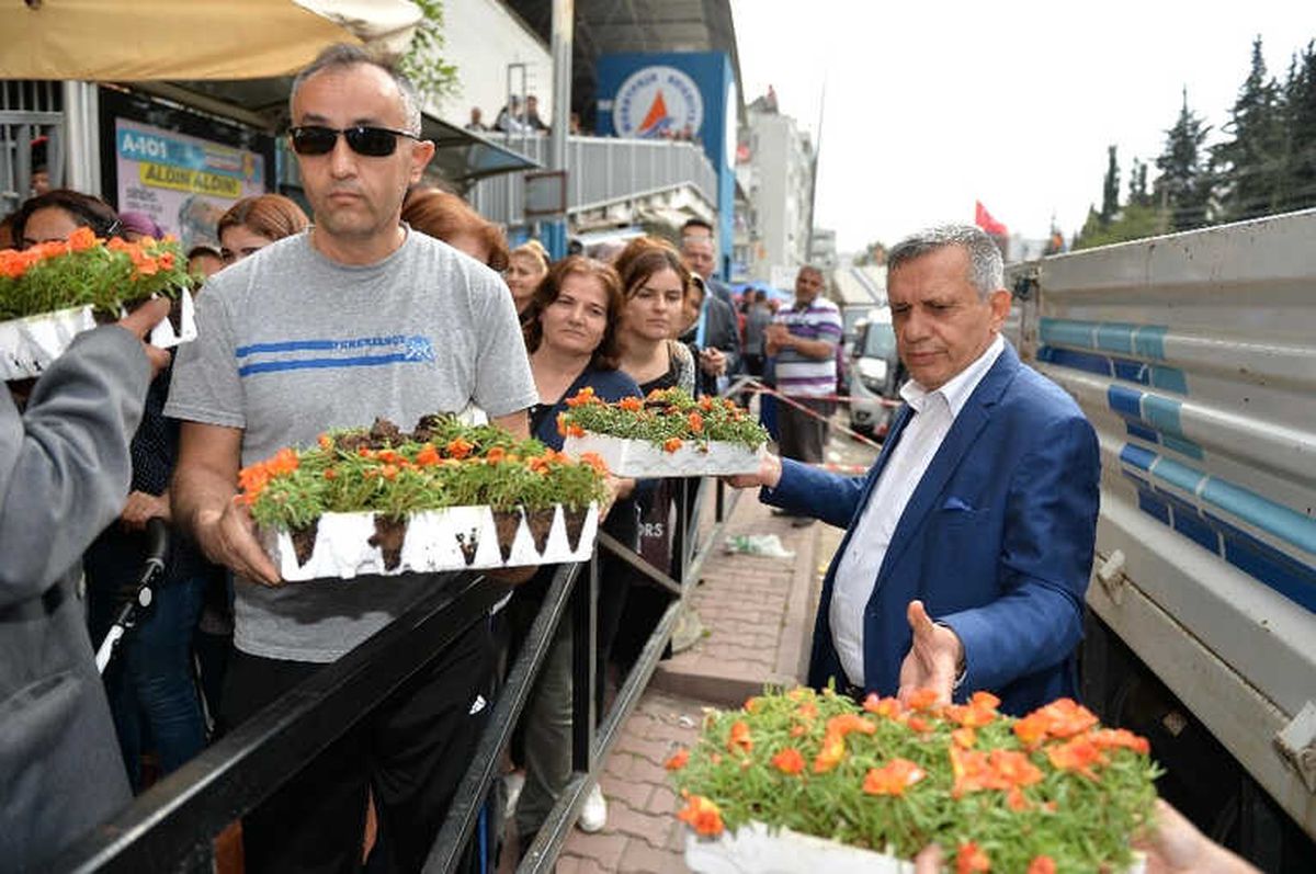 Muratpaşa, Fide ve File Dağıttı.