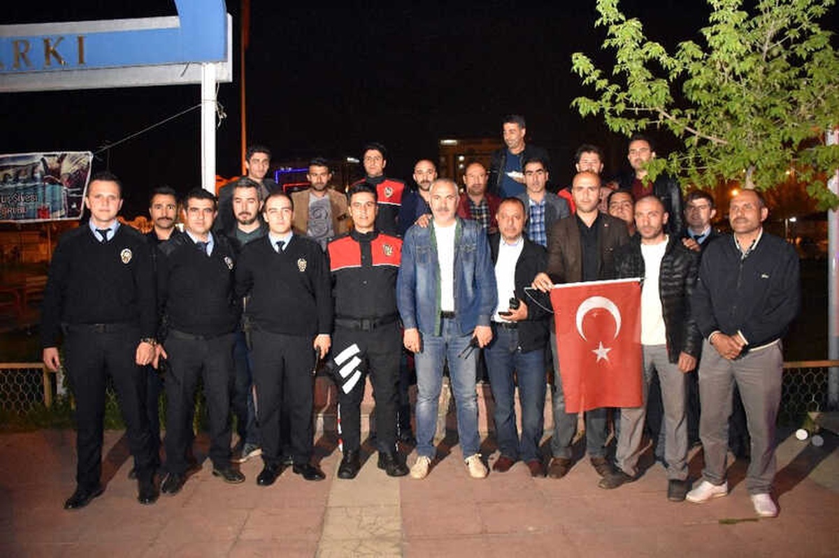 Muş\'ta Bıçaklı Kavga İhbarına Gelen Polise Pasta Sürprizi