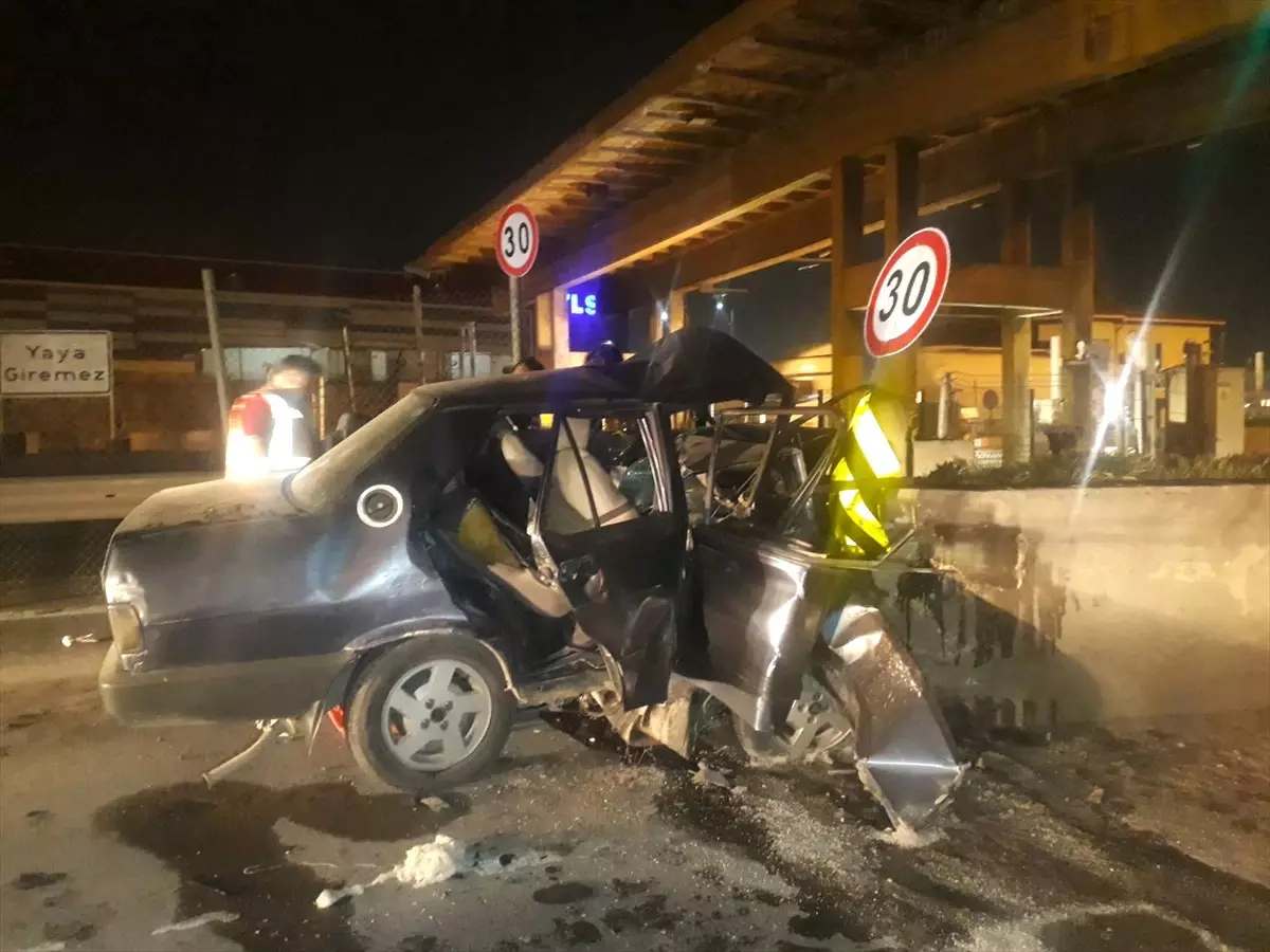 Otoyol Gişelerinde Bariyere Çarpan Aracın Sürücüsü Öldü