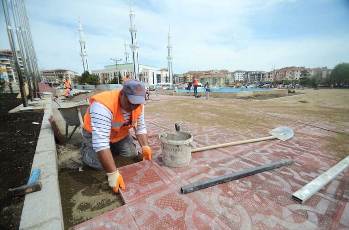 Pursaklar Belediyesi Fen İşleri Gece Gündüz Çalışıyor