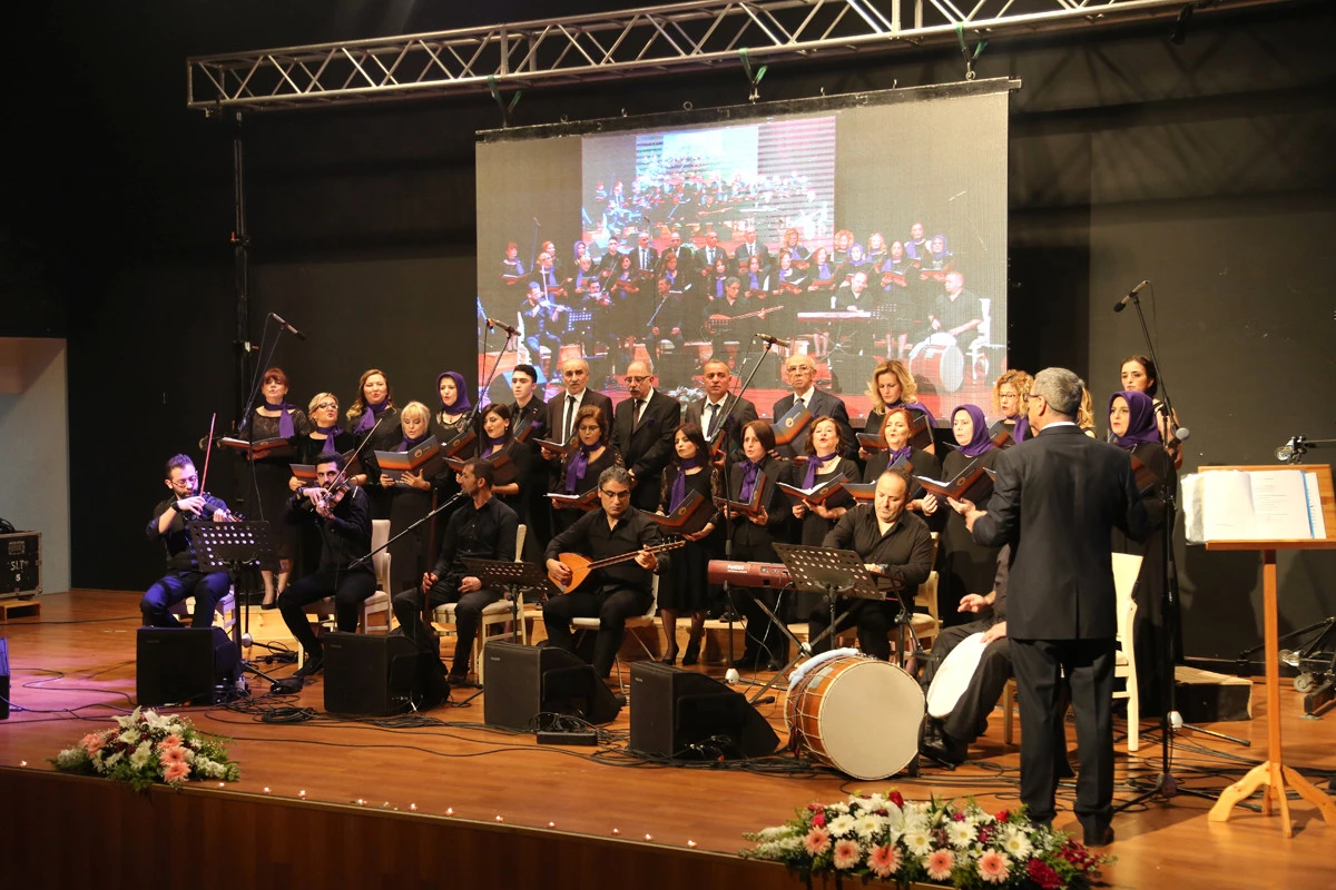 Sapanca\'da Türk Halk Müziği Konserine Büyük İlgi
