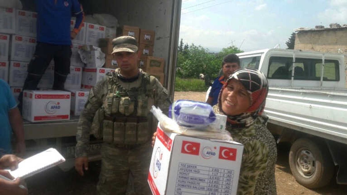 TSK\'dan Afrin Halkına Gıda ve Temizlik Malzemesi Yardımı