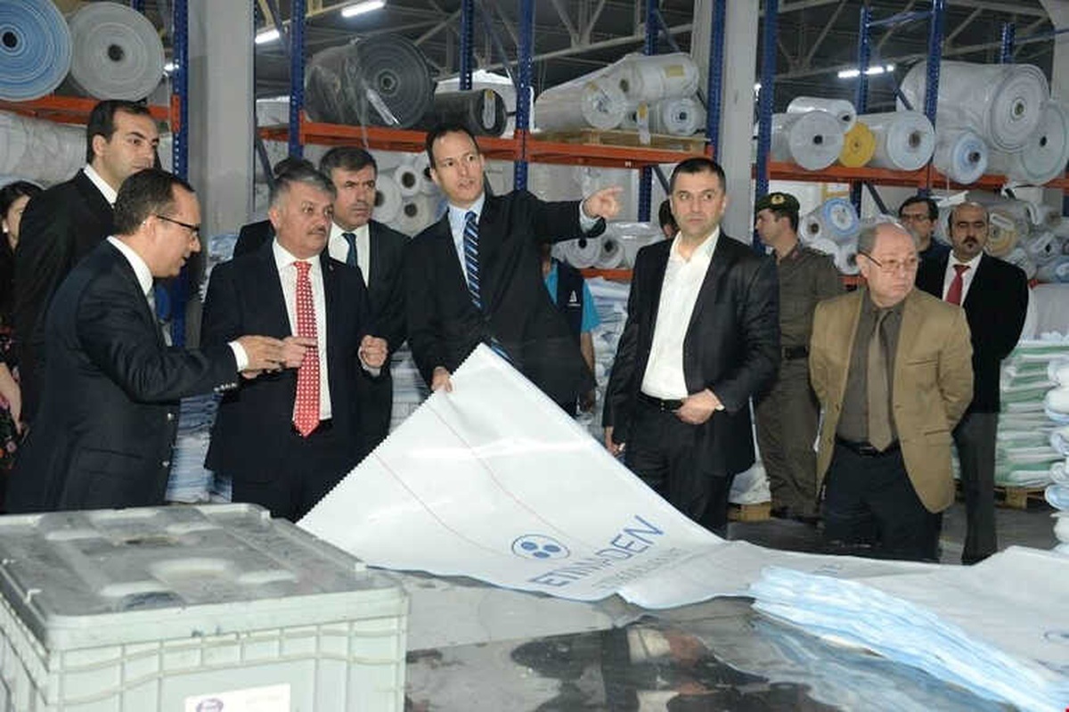Vali Yazıcı, Yersa Sentetik Dokuma Fabrikasını Ziyaret Etti