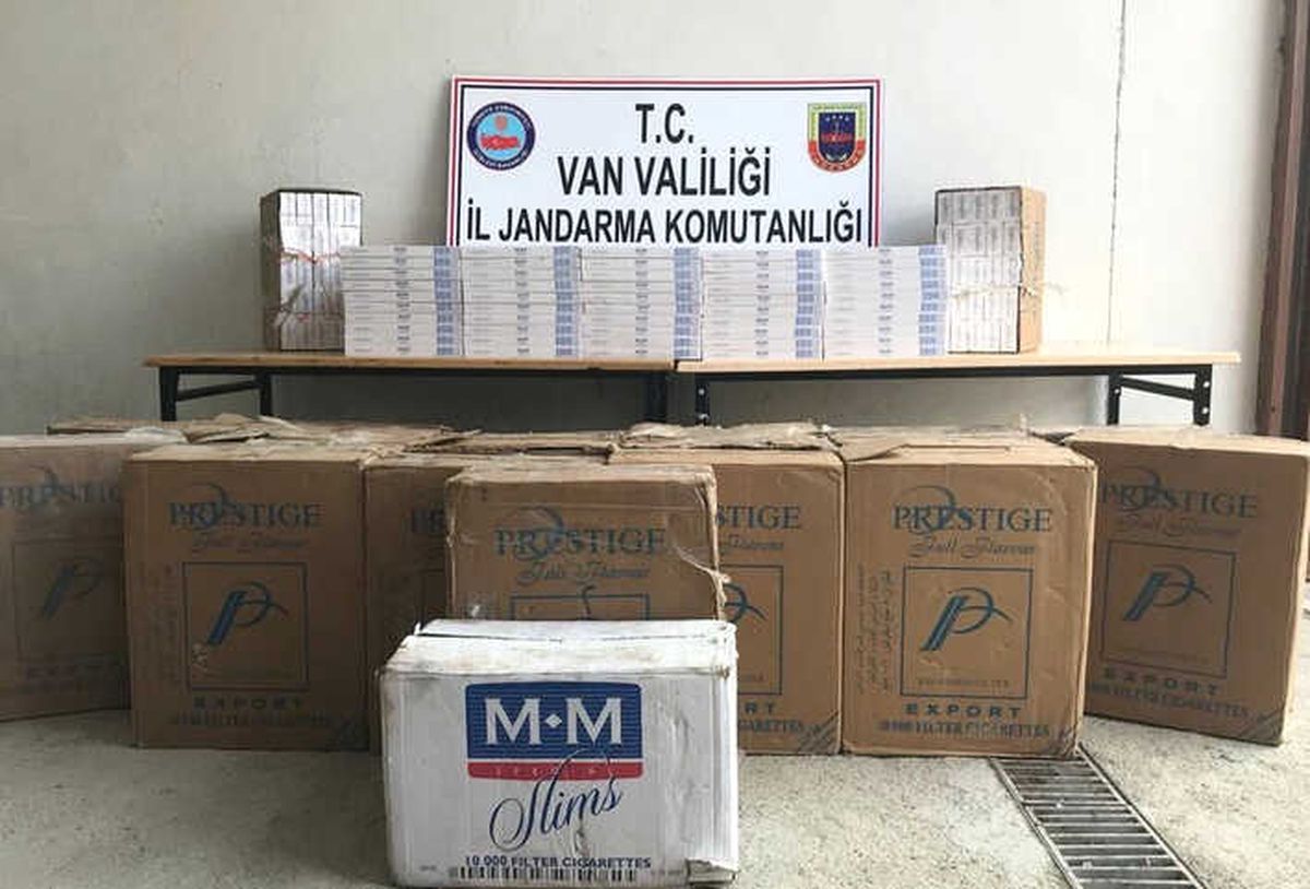 Van\'da 12 Bin 780 Paket Kaçak Sigara Ele Geçirildi