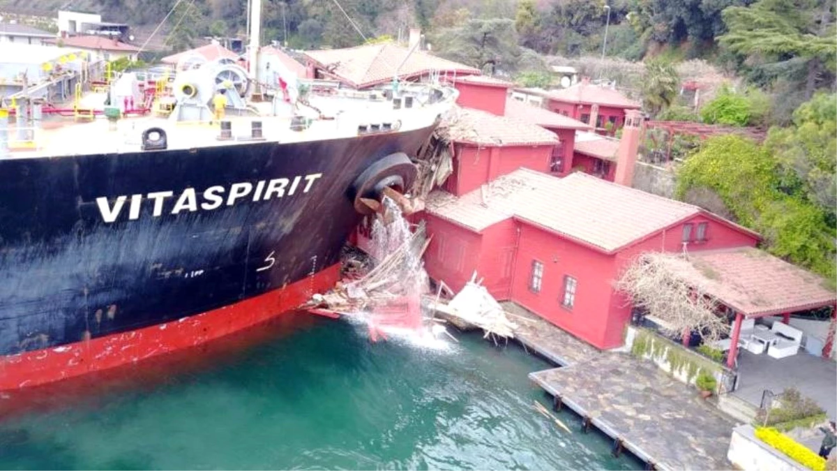 Boğaz\'da Yalıya Çarpan Geminin Kaptanı: Gemi Yan Dönseydi Ölümlü Kaza Olabilirdi
