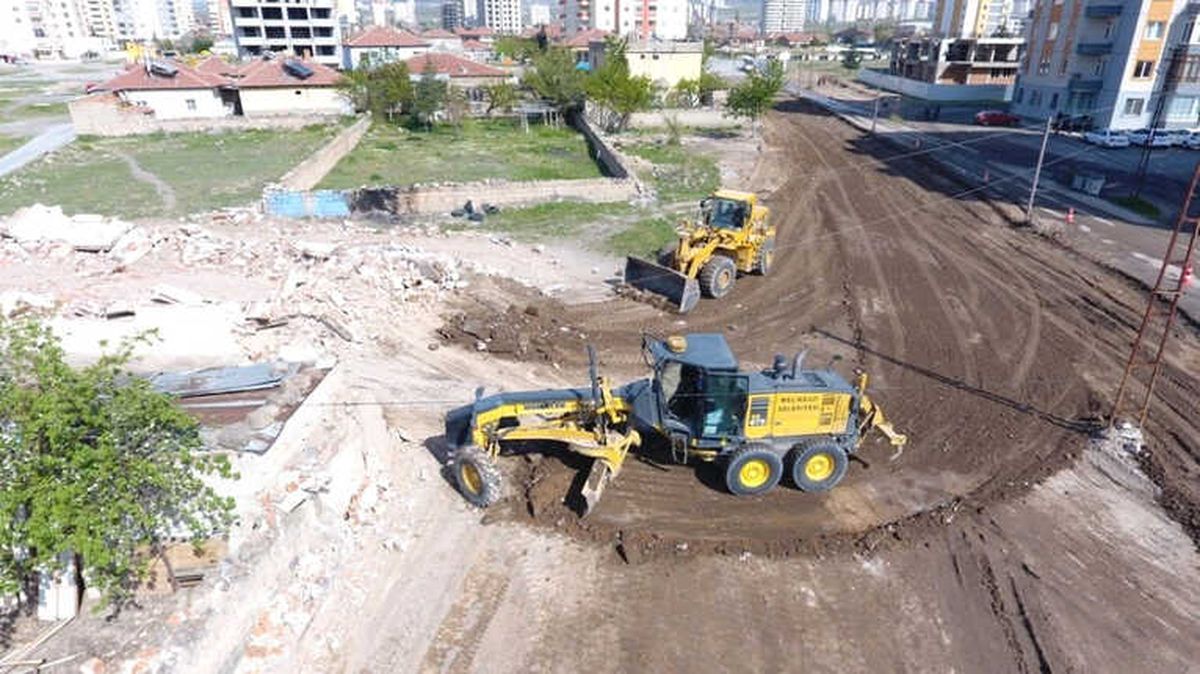 Yıldırım Beyazıt Mahallesinde Alt Yapı Çalışmaları Devam Ediyor