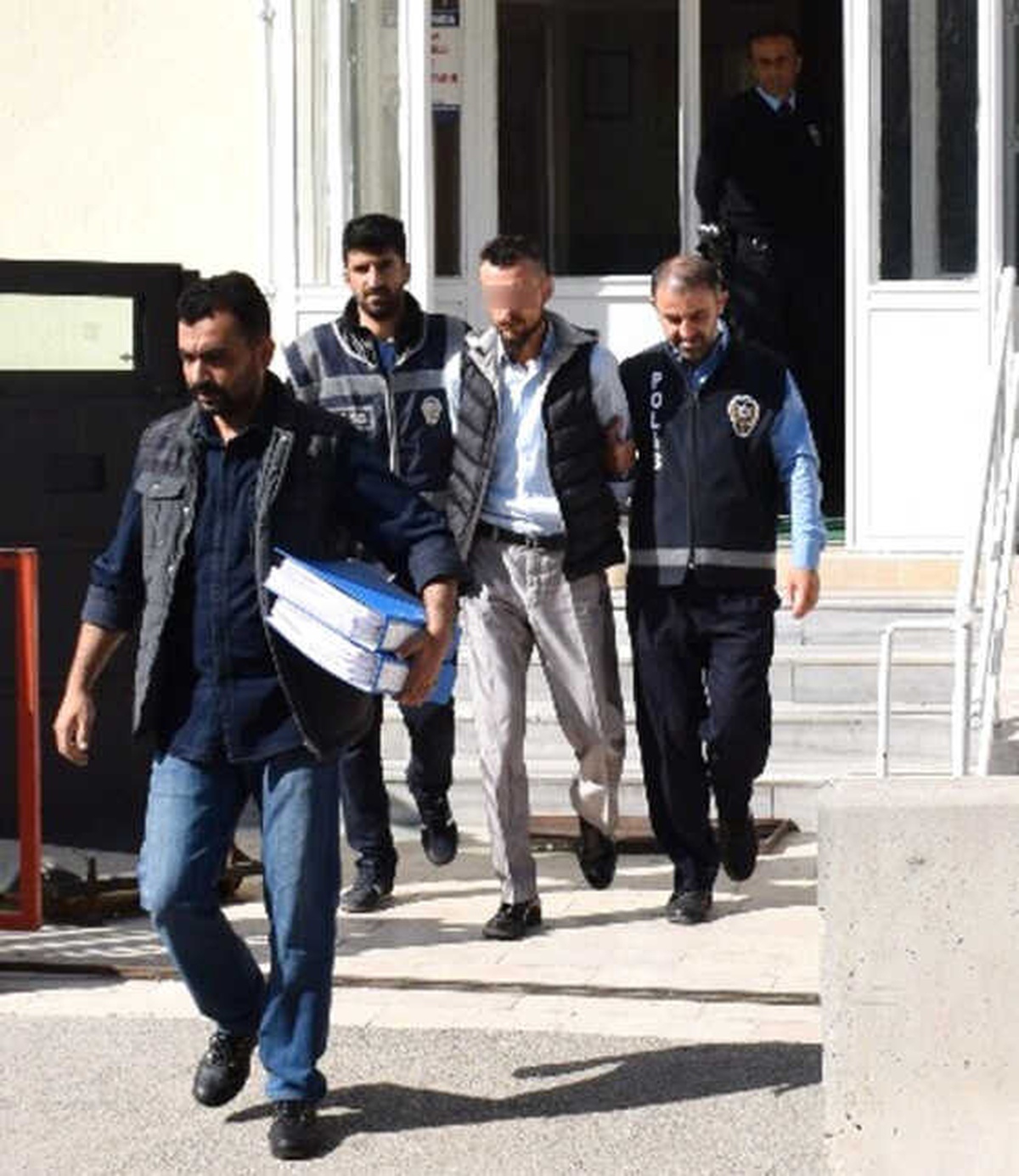 12 Taciz ve Hırsızlık Suçundan Aranan Zanlı Yakalandı
