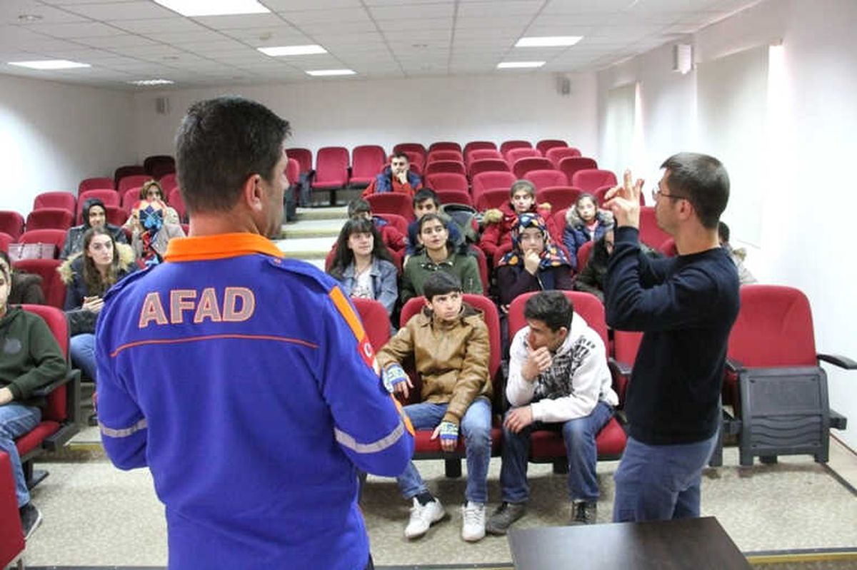 Afad\'dan Engelli Öğrencilere Deprem Eğitimi