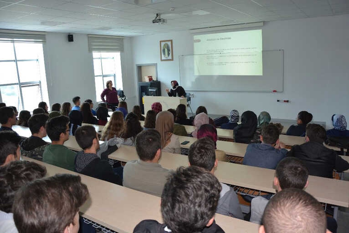 Atasözü ve Deyimlerde Kadının Yeri Tartışıldı