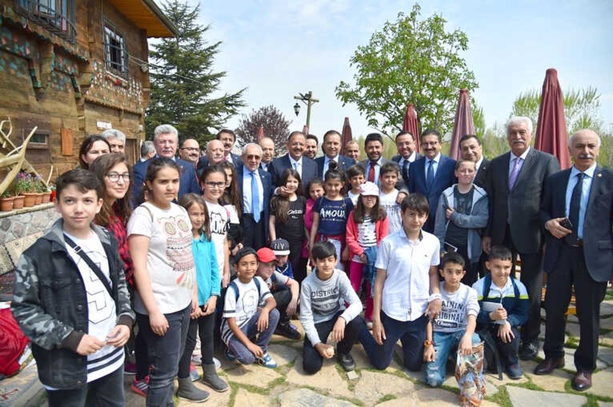 Bakan Özhaseki ve Ak Partili Milletvekilleri Altınköy\'de