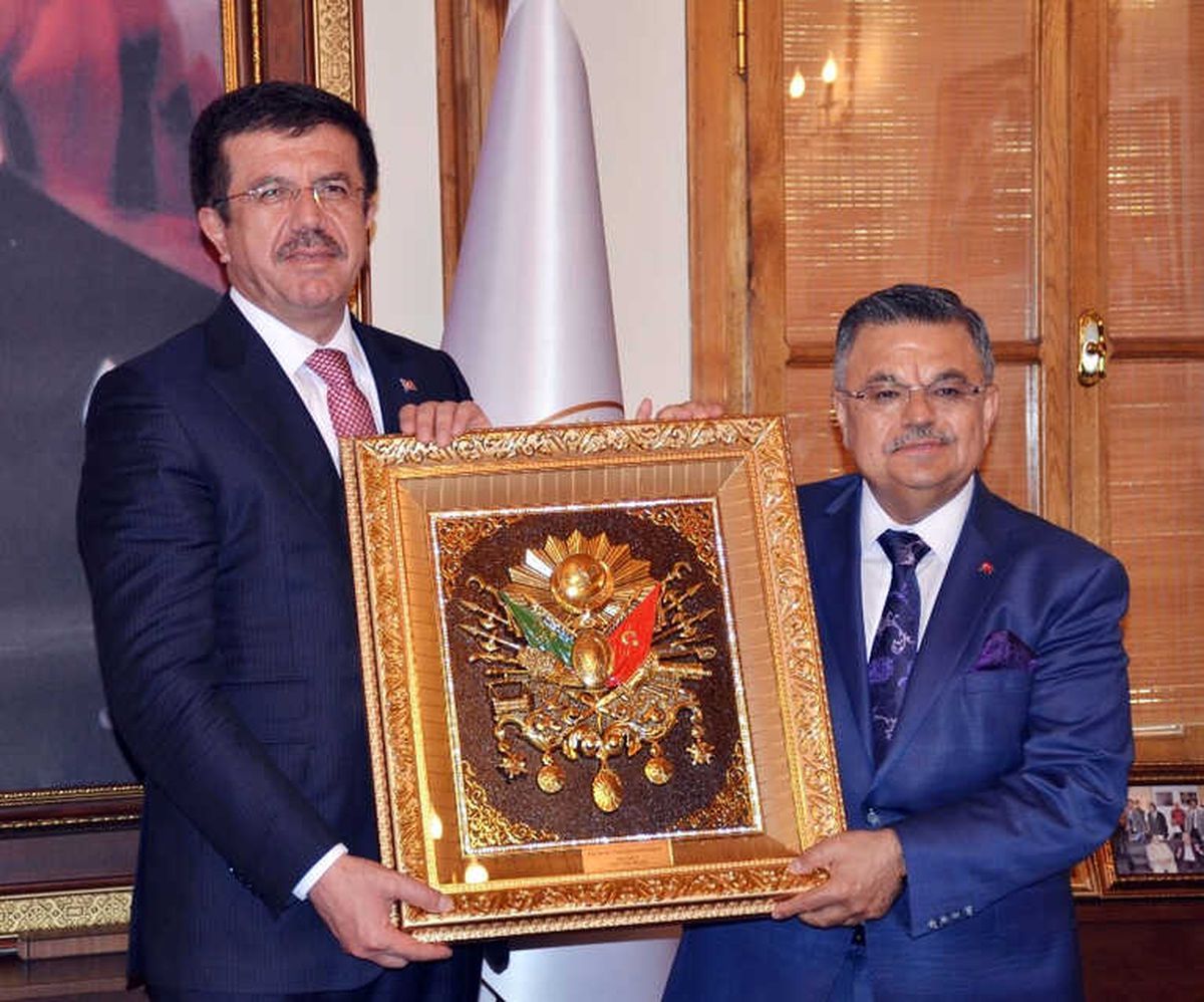 Bakan Zeybekci\'den Başkan Yağcı\'ya Özgü Dolu Sözler
