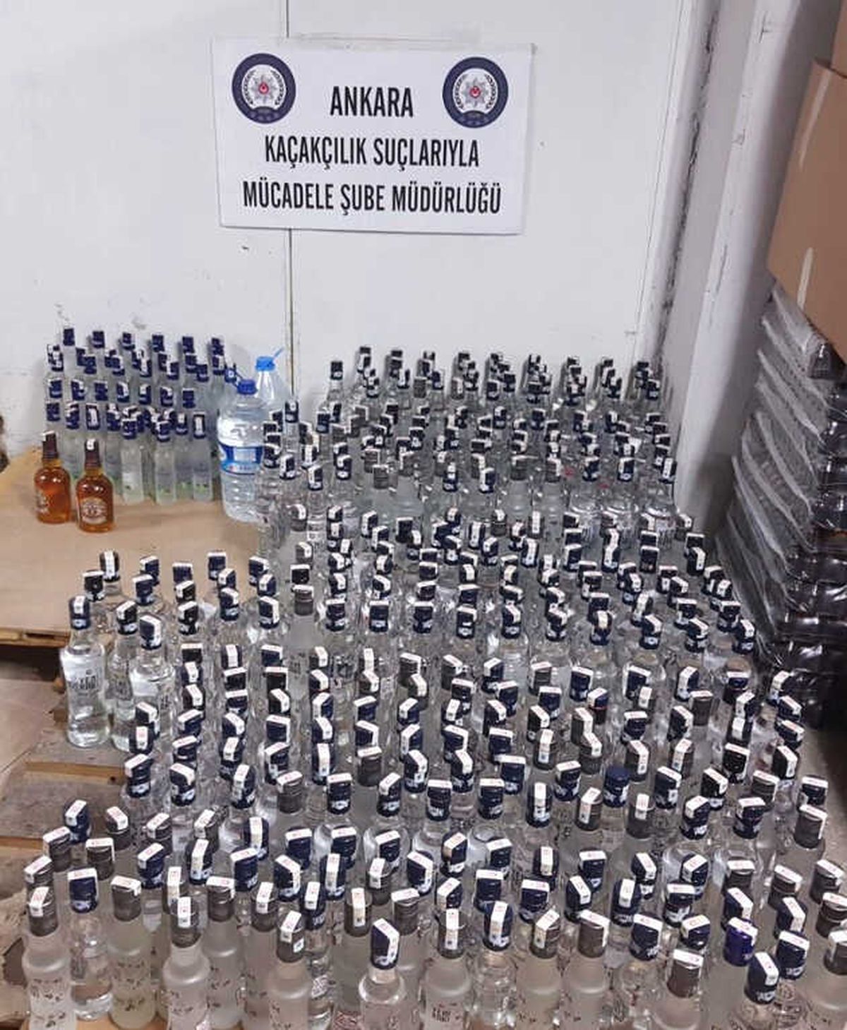 Balık Restoranında 372 Şişe Kaçak İçki Ele Geçirildi