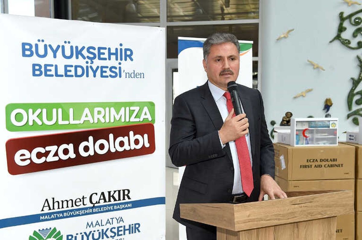 Büyükşehirden 100 Okula Ecza Dolabı