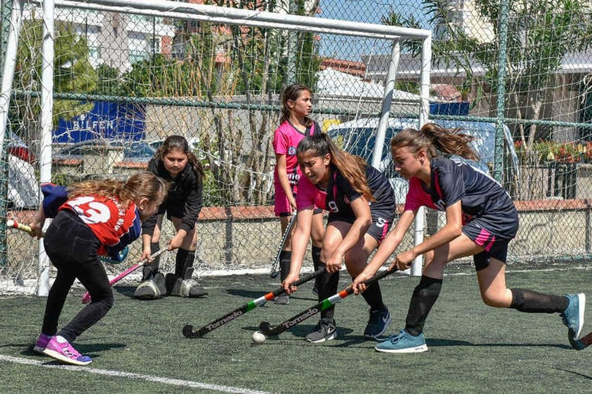 Çim Hokeyi Şampiyonası Muratpaşa\'da Yapıldı