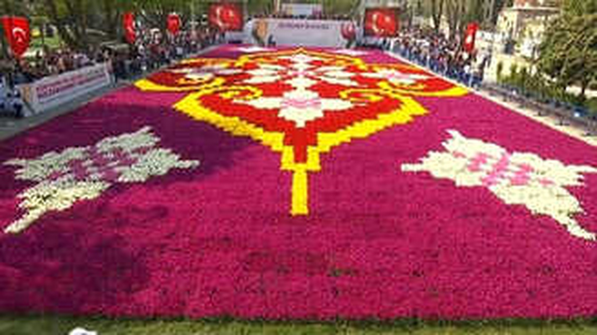 Dünyanın En Büyük Lale Halısı İstanbul Lale Festivali\'nde