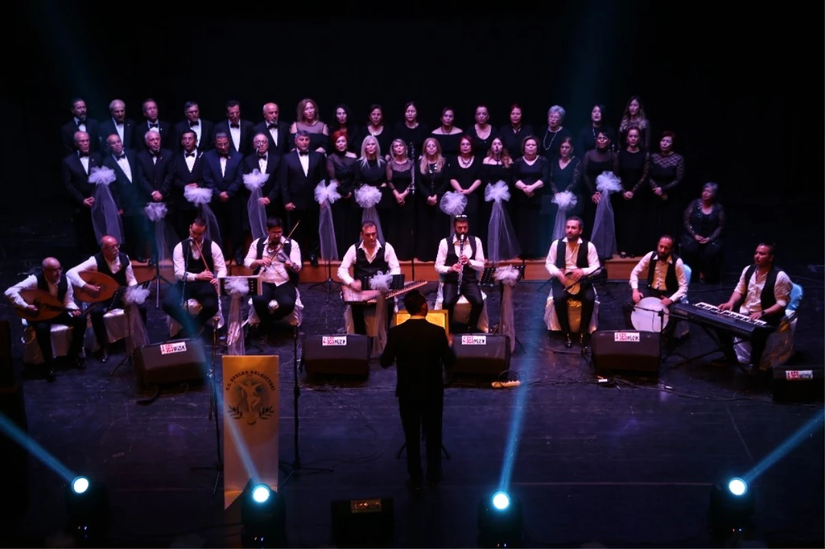 Efeler Belediyesi Türk Sanat Müziği Korosu Şarkıları Efeler Halkı İçin Söyledi