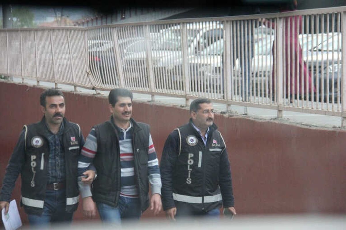 Fetö\'den İhraç Edilen Komiser Yardımcısı Gerekli İzinleri Almadan Tütün Satarken Yakalandı