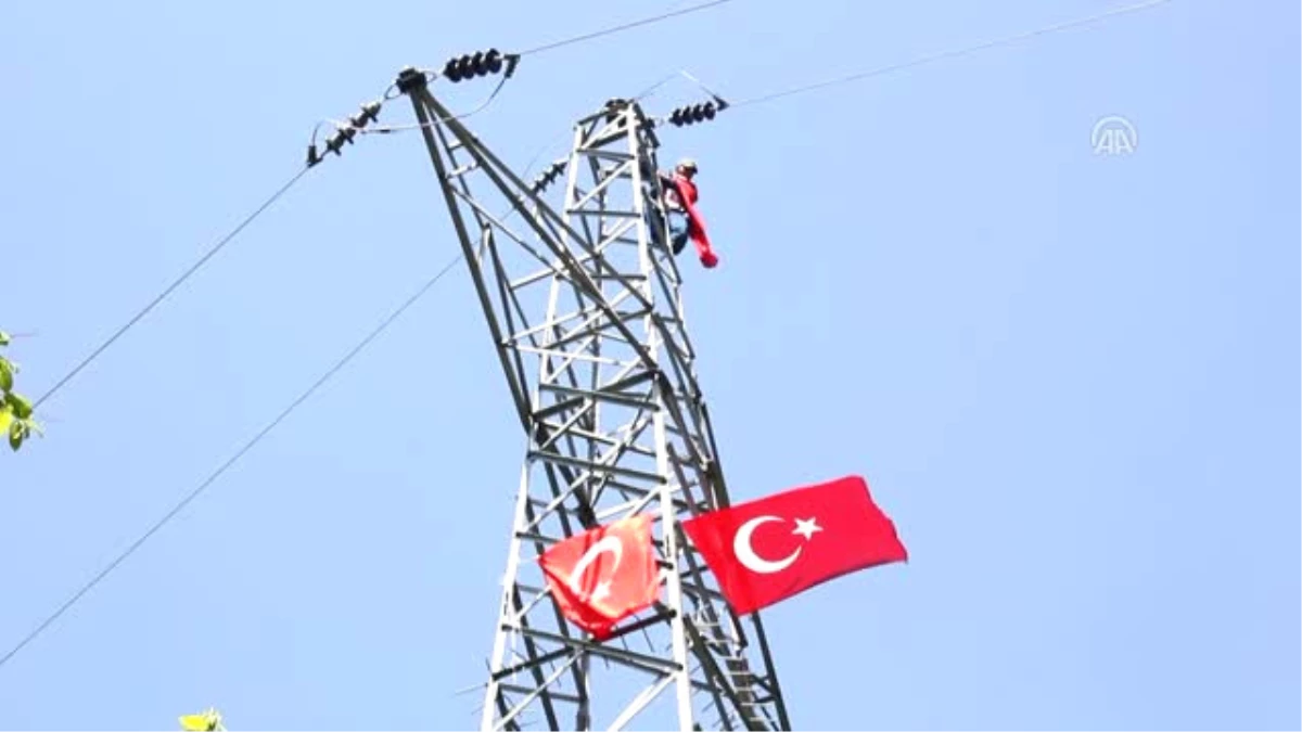 Haksızlığa Uğradığı İddiasıyla Elektrik Direğine Çıktı