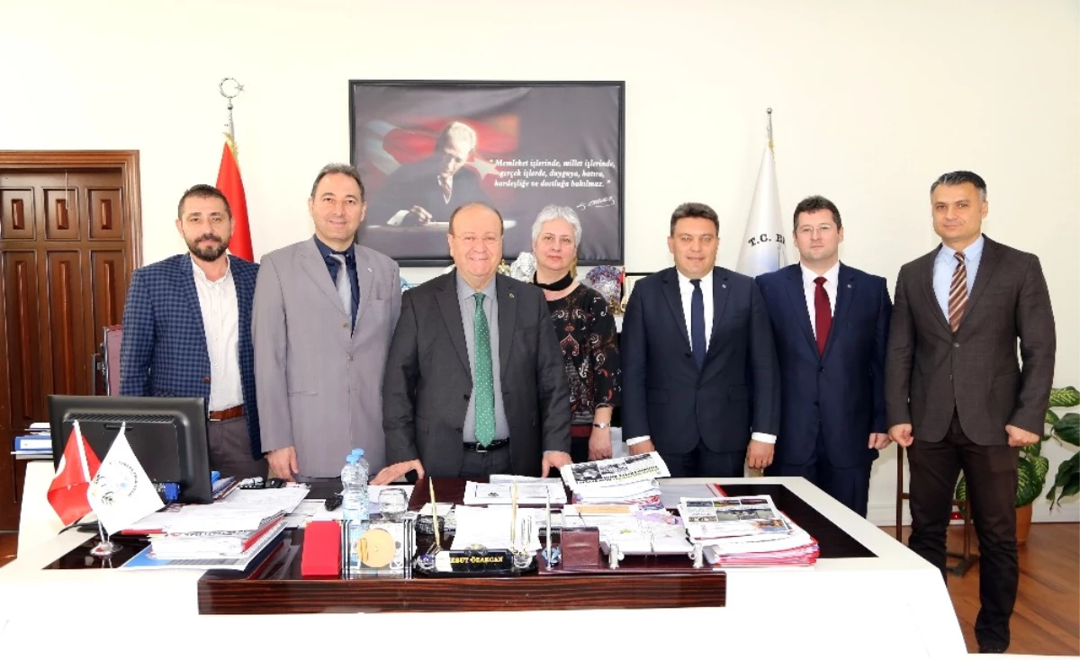 İnşaat Mühendisleri Odası Yeni Yönetiminden Başkan Özakcan\'a Ziyaret