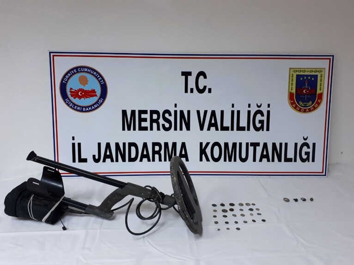 Jandarma Ekipleri Tarihi Eser Kaçakçısını Yakaladı