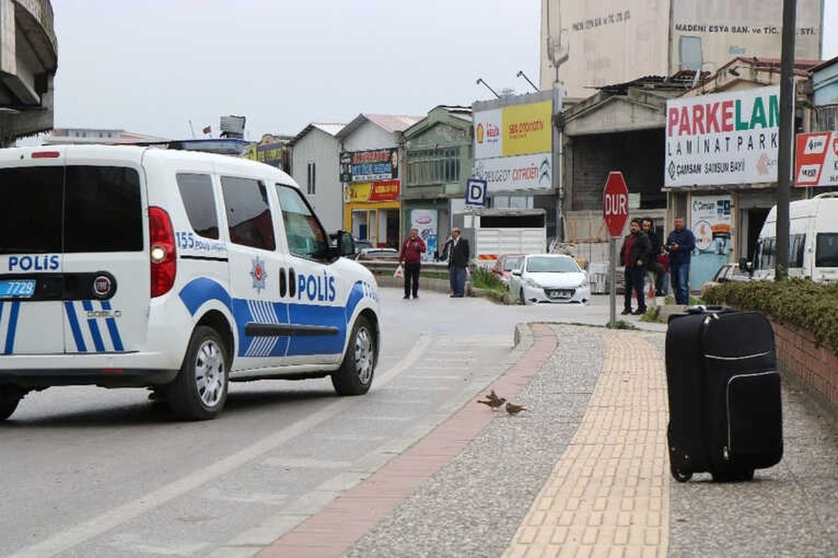 Kaldırımda Unutulan Valiz Polisi Alarma Geçirdi