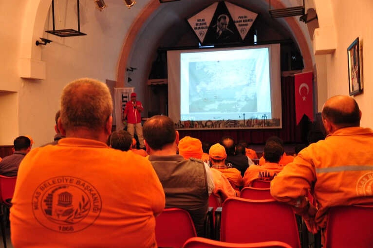 Milas Belediye Personeline Deprem Semineri
