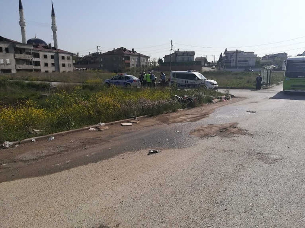 Motosiklet ile Halk Otobüsünün Çarpıştığı Kazada İki Kuzen Hayatını Kaybetti