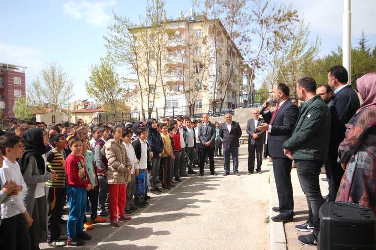 Okulları Ziyaret Eden Özaltun\'dan Öğrencilere Müjde