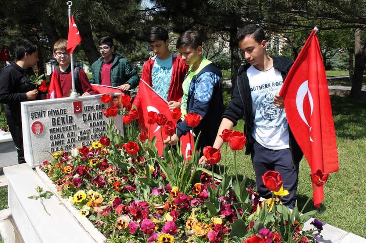 Ortaokul Çocukları Şehitler İçin Hatim İndirdi