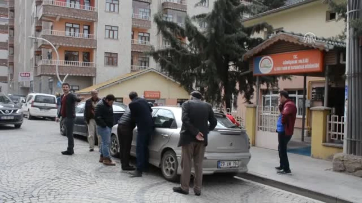 Otomobilde Kilitli Kalan Çocuk Kurtarıldı