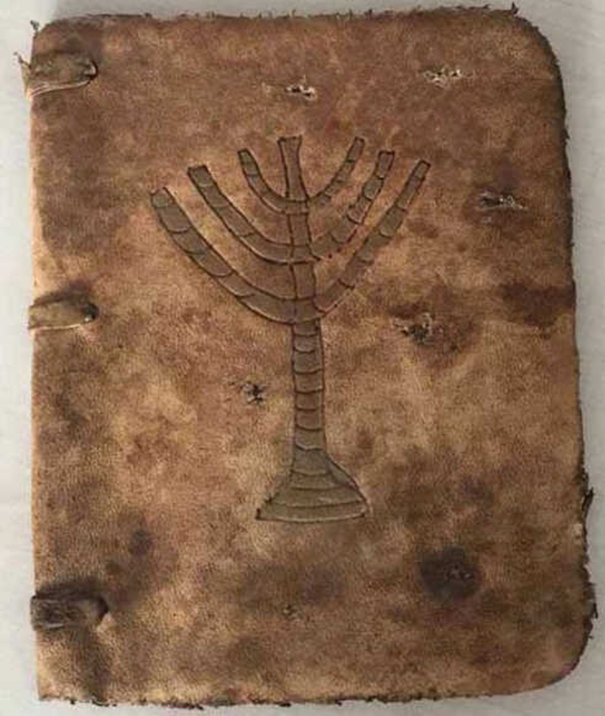 Otomobilde Tarihi Tevrat Bulundu