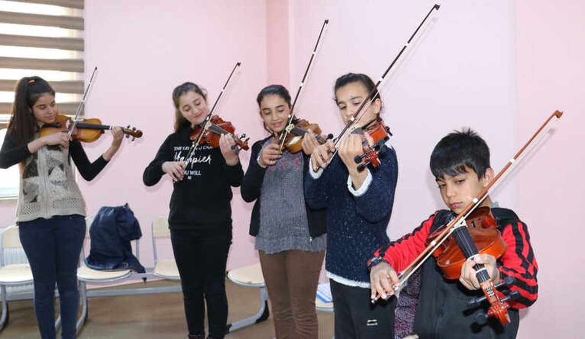 Minik Elleriyle Sanat Öğreniyorlar