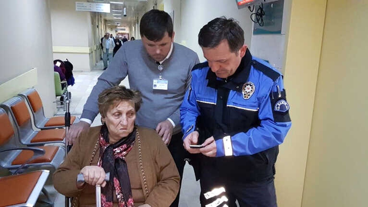 Polis Evlatları Şükran Teyzelerine Sahip Çıktı